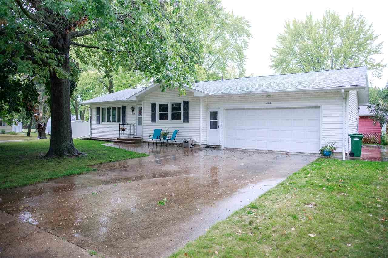 1018 Greenfield Avenue - Photo 1