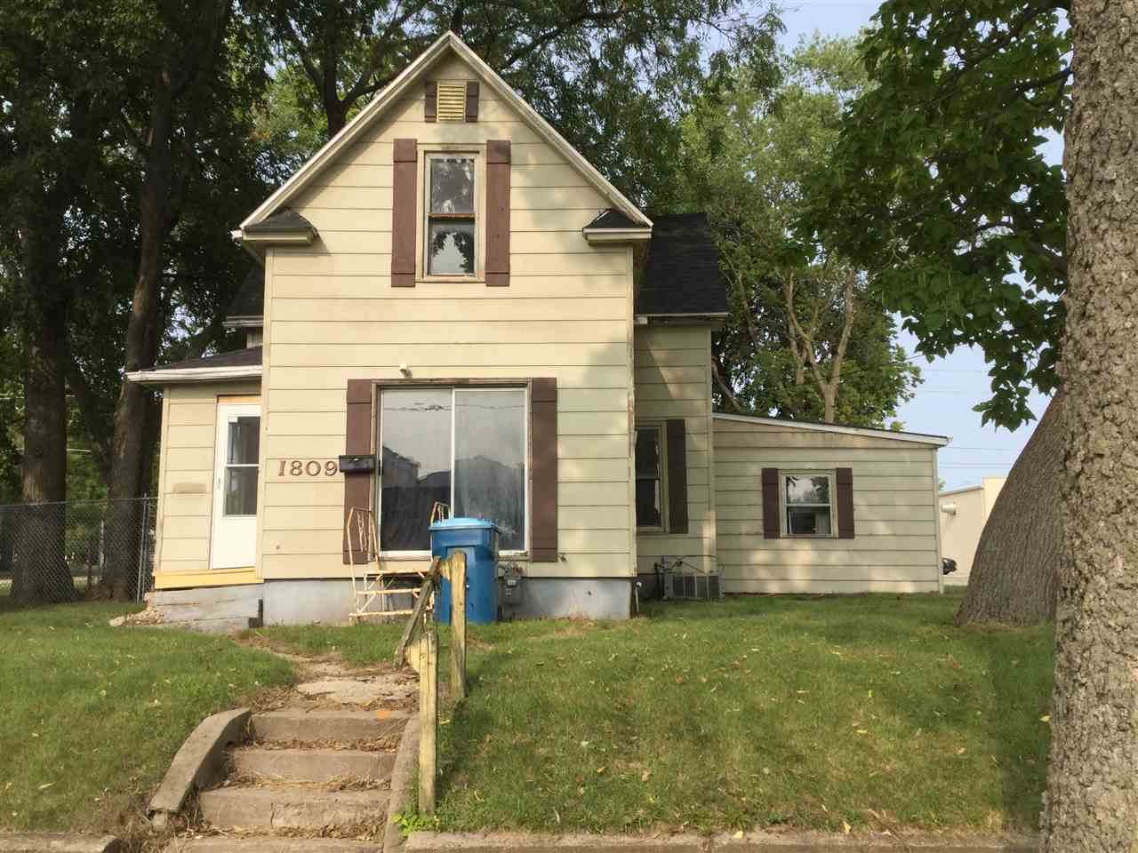 1809 Commercial Street - Photo 1
