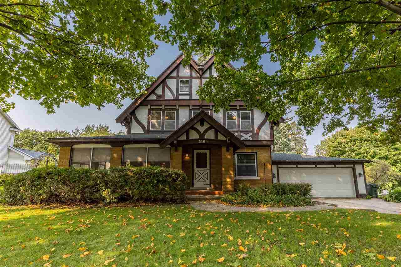 216 Lovejoy Avenue - Photo 1