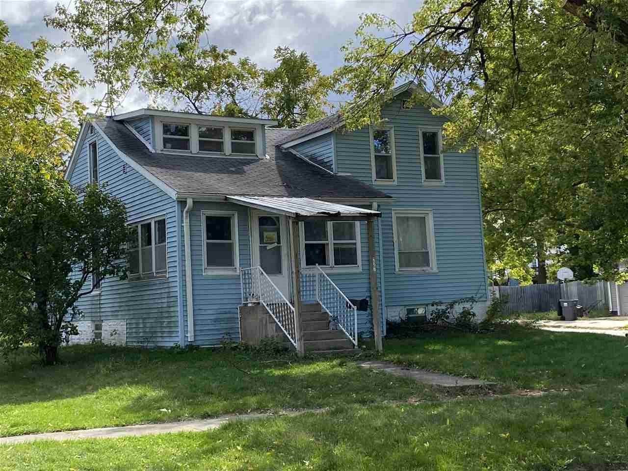 227 6th Ave Se - Photo 1