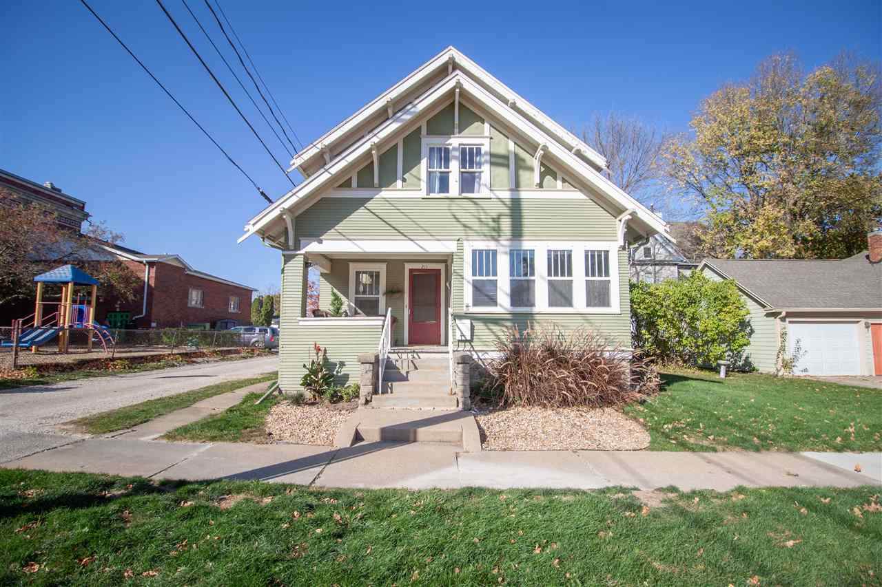 211 9th Street - Photo 1