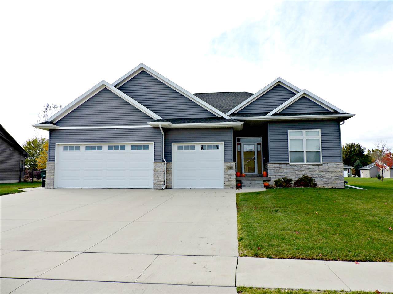 4736 Yellowstone Drive - Photo 1