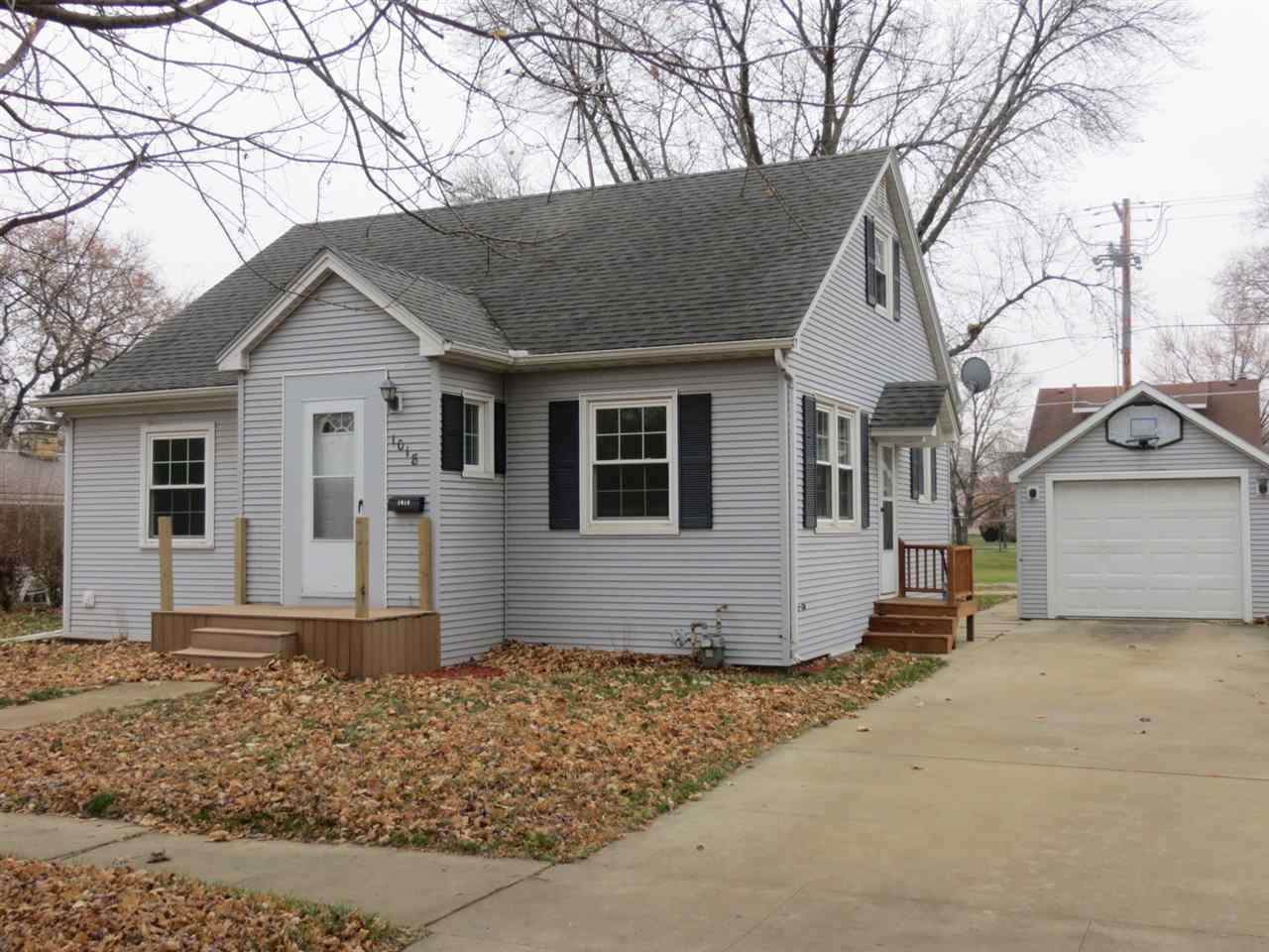 1018 Main St - Photo 1