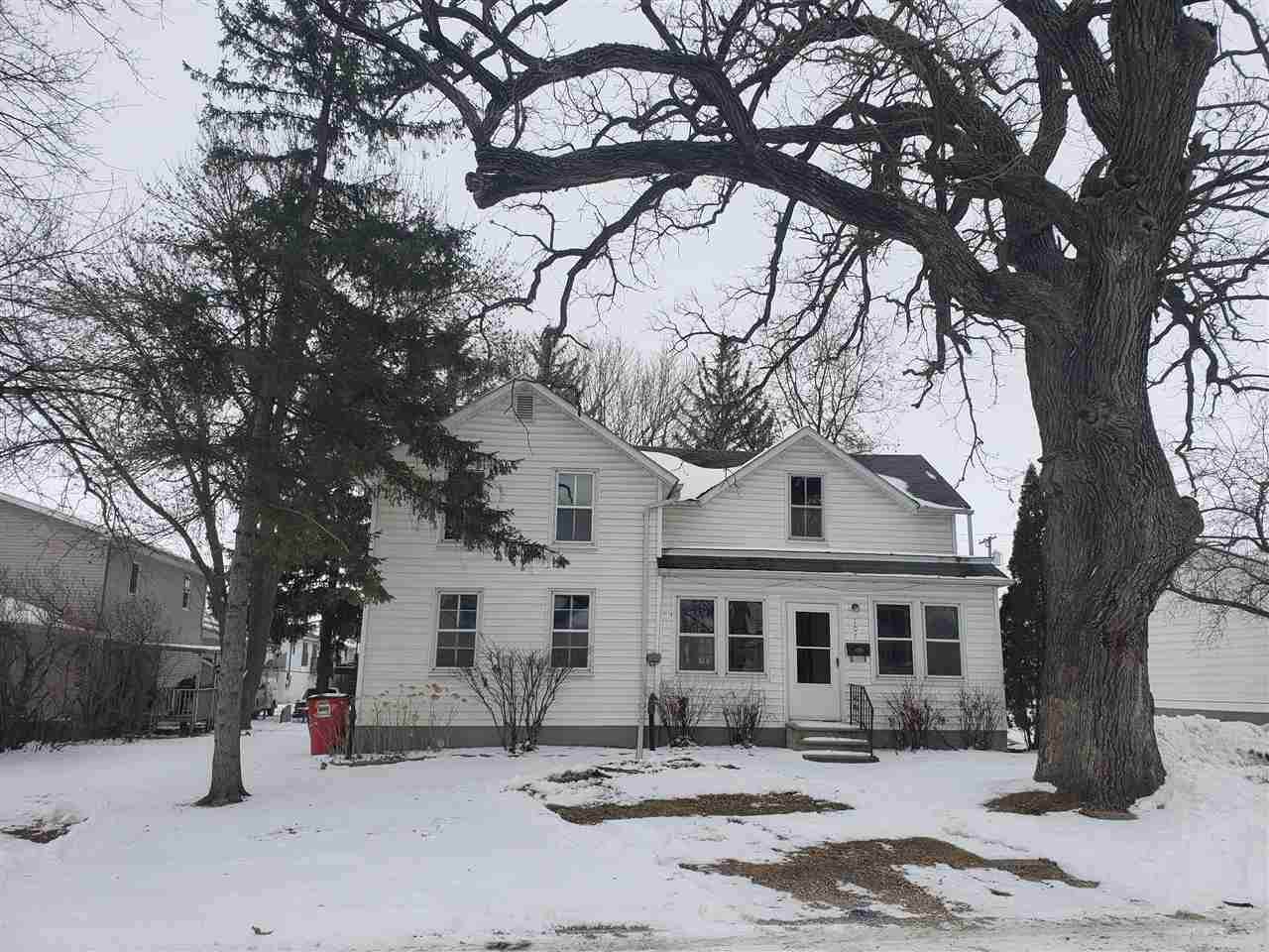 107 Grove St E - Photo 1
