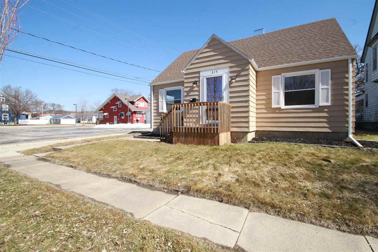 315 2nd Street Se - Photo 1