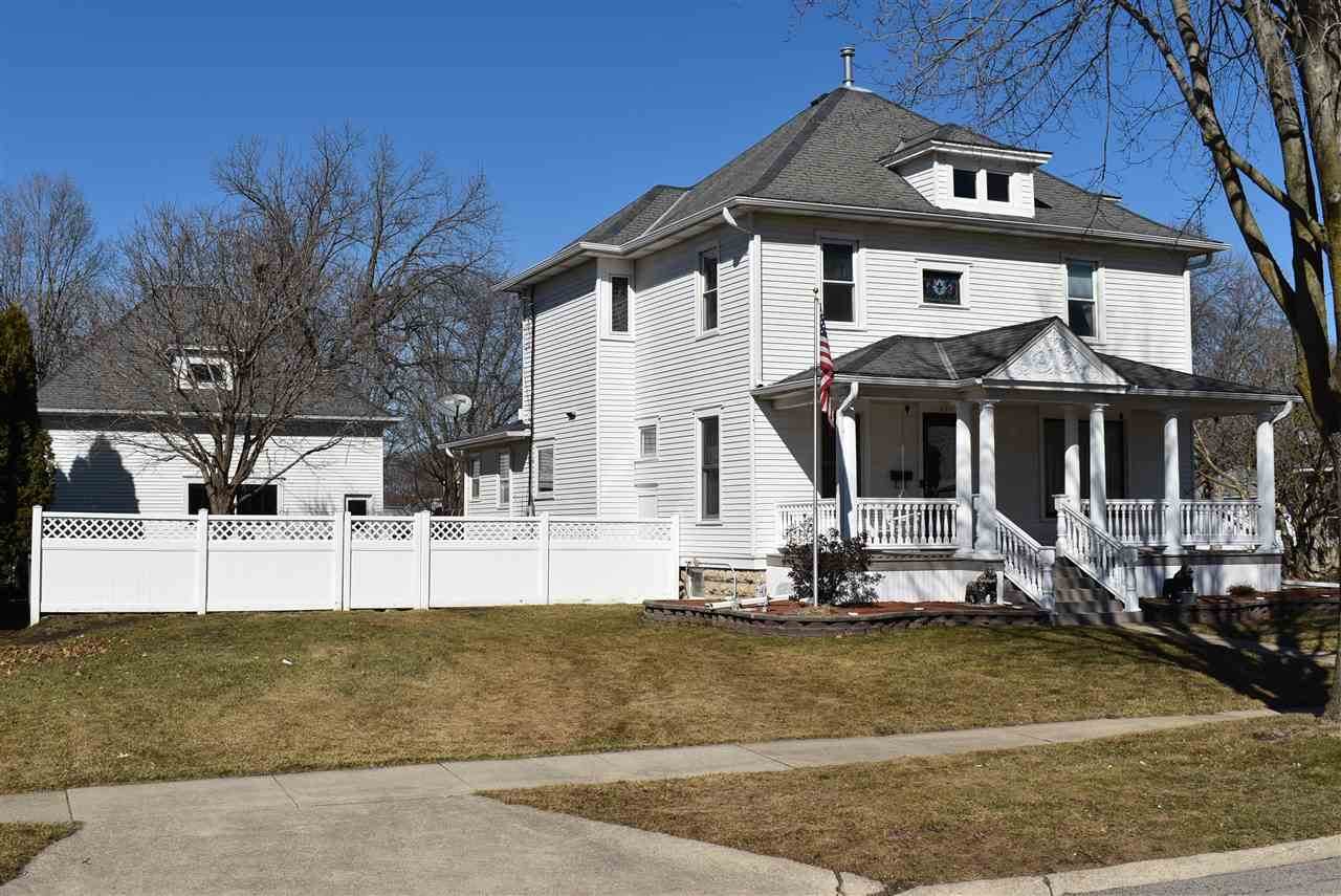 421 Walnut Street - Photo 1