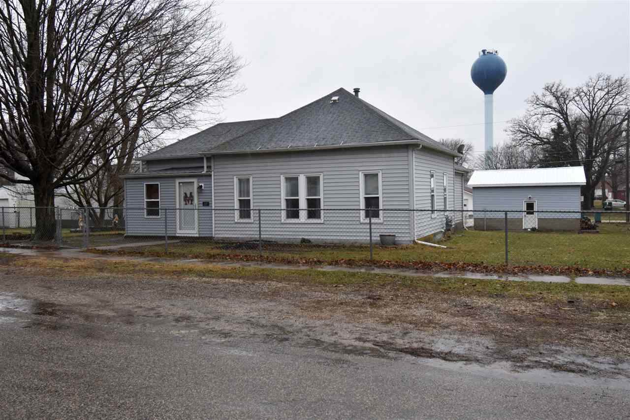 102 Madison St. N. - Photo 1