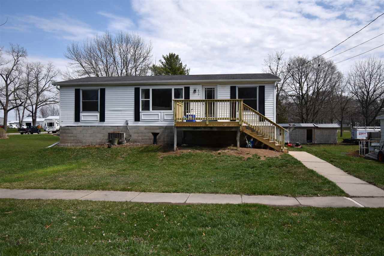 802 Nelson Ave. N.E. - Photo 1