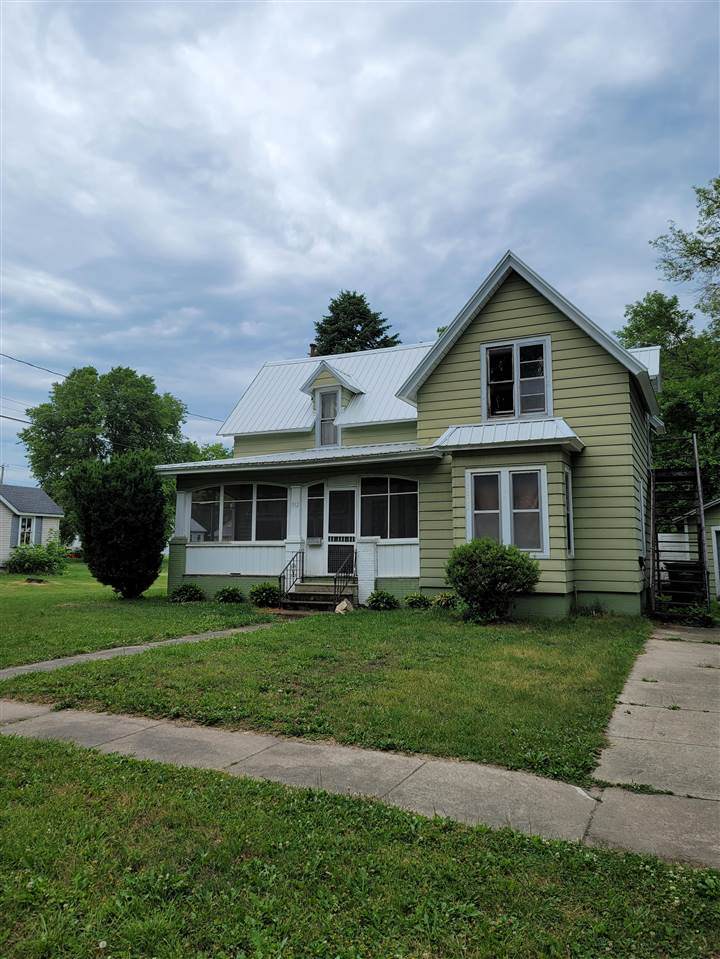 512 3rd St Se - Photo 1
