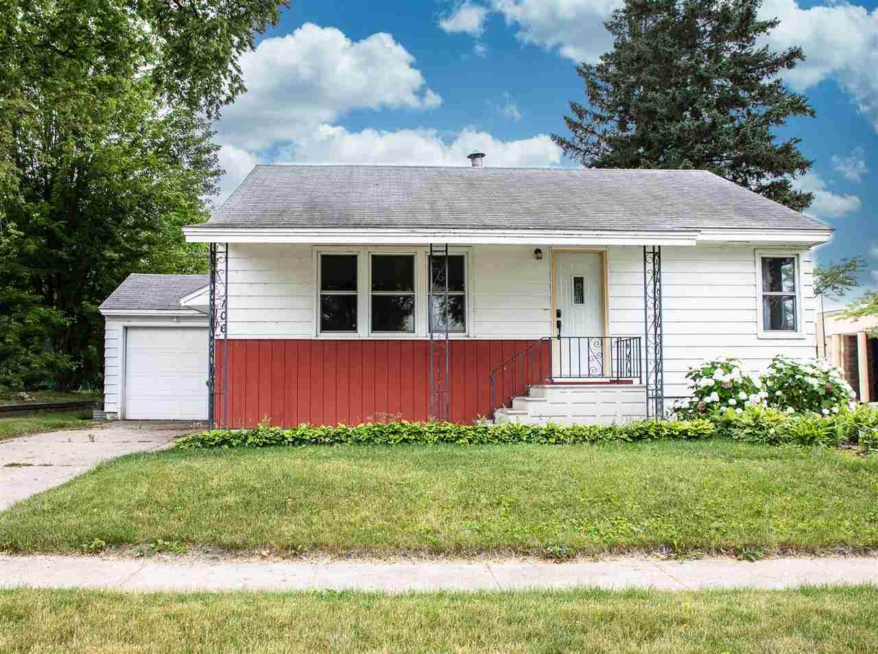 106 2nd Ave Ne - Photo 1