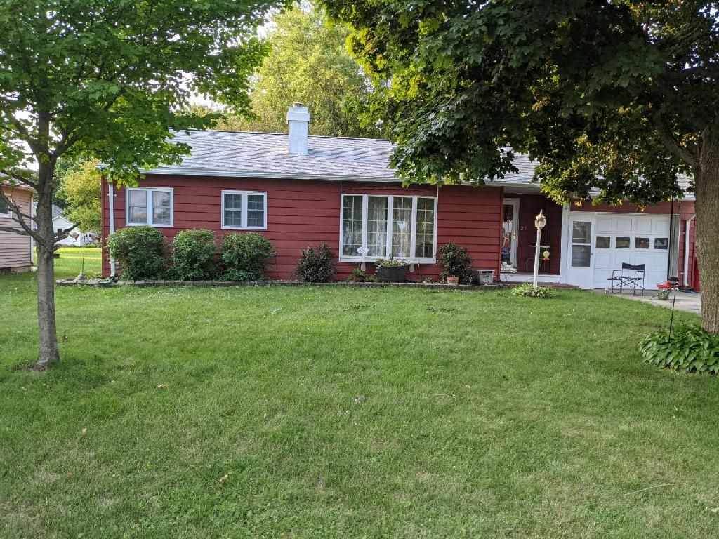 211 E Sycamore St - Photo 1