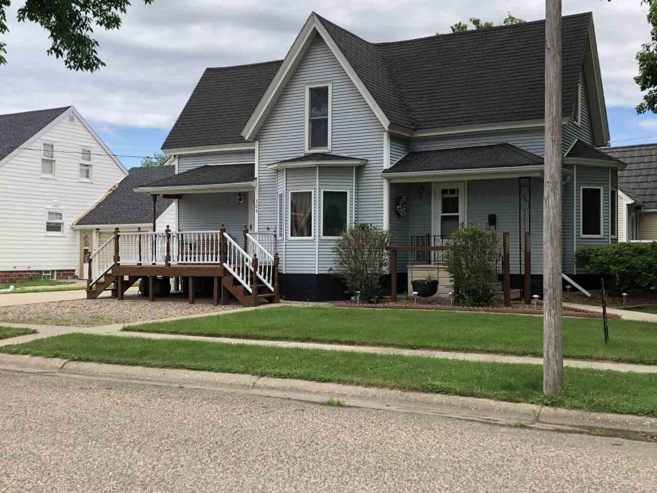 304 Wapsie Street - Photo 1