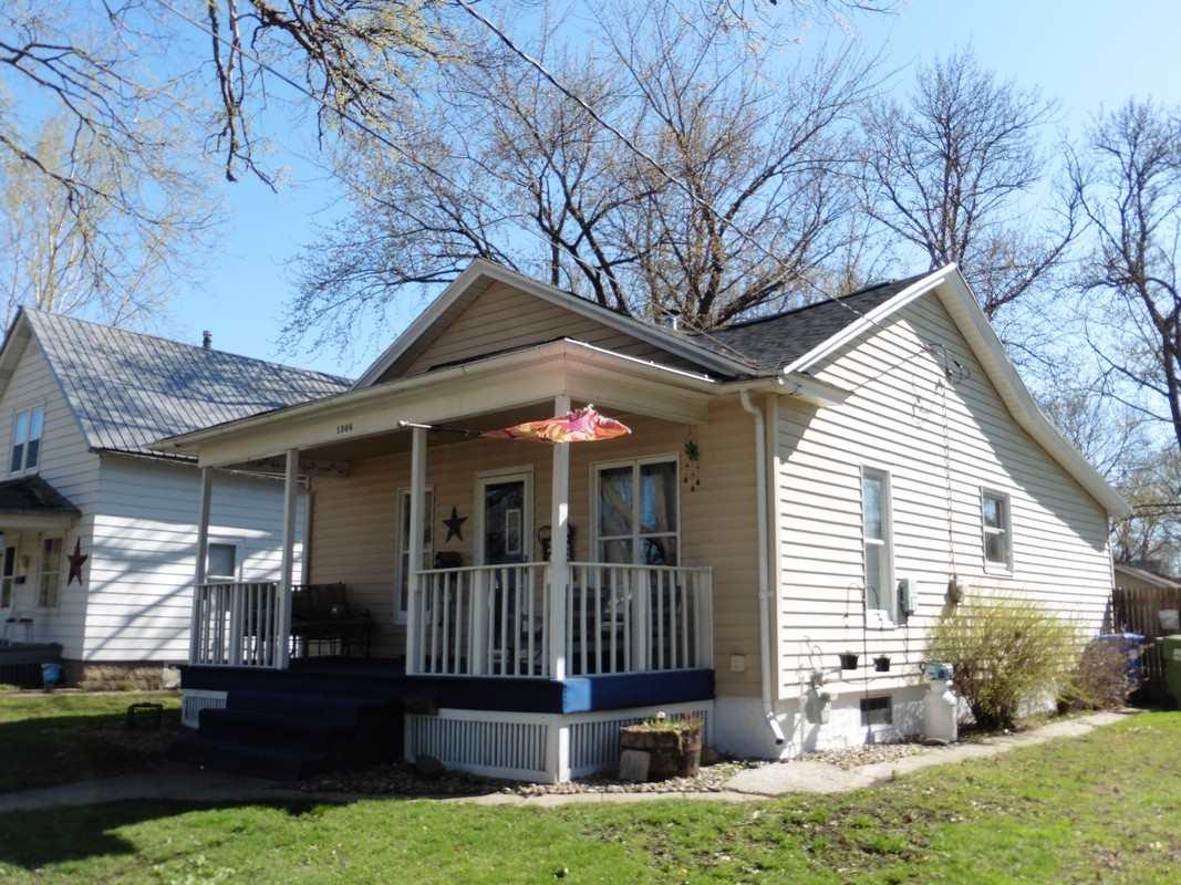 1306 E Street - Photo 1