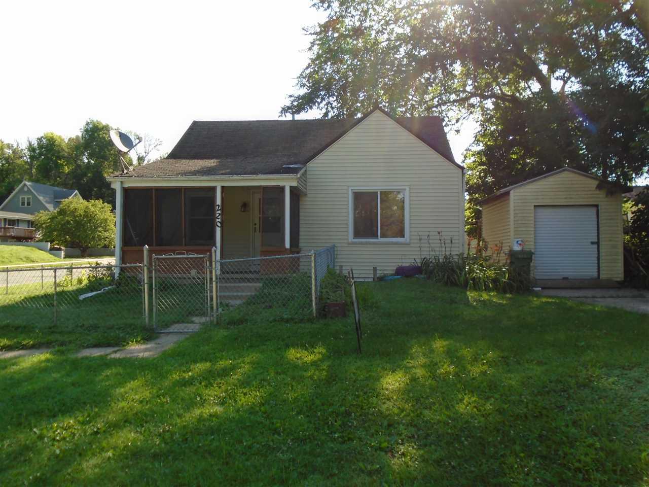 220 5th St Ne - Photo 1