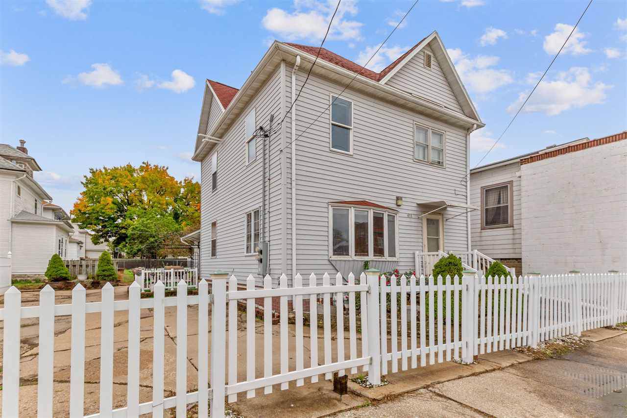 611 5th Street - Photo 1