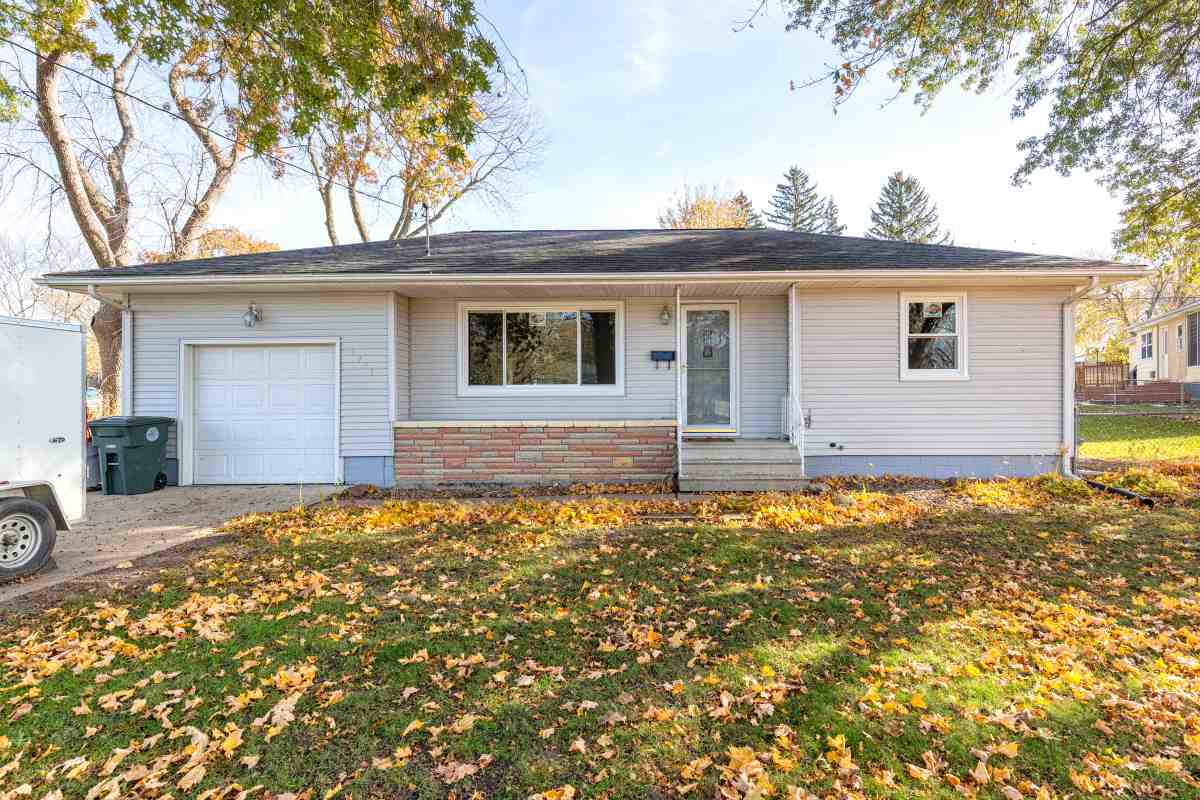 1711 Hammond Avenue - Photo 1