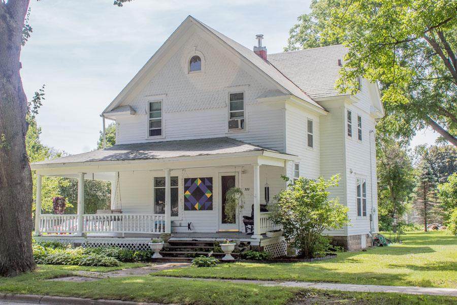 320 Superior Street - Photo 1
