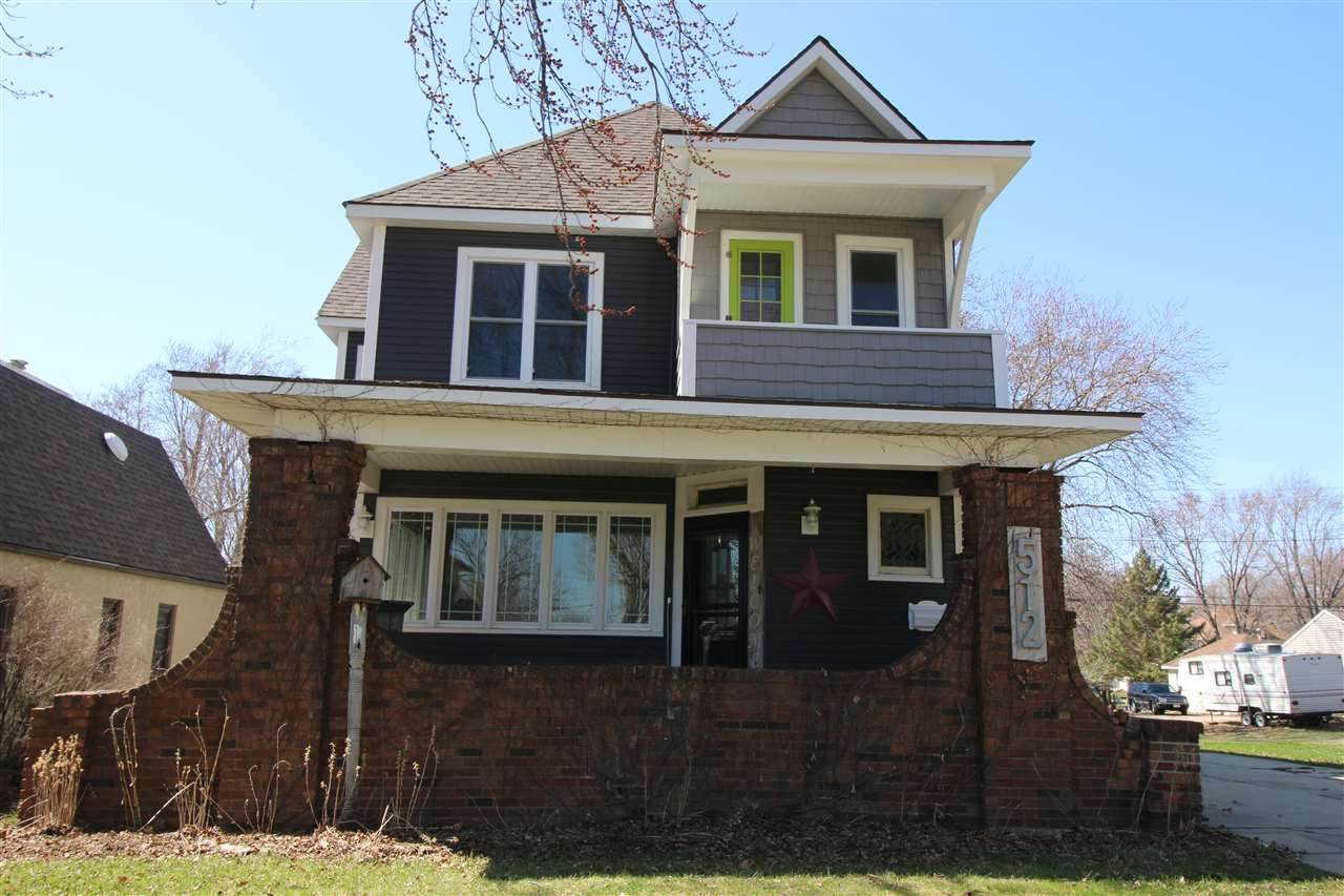 512 1st Ave Ne - Photo 1