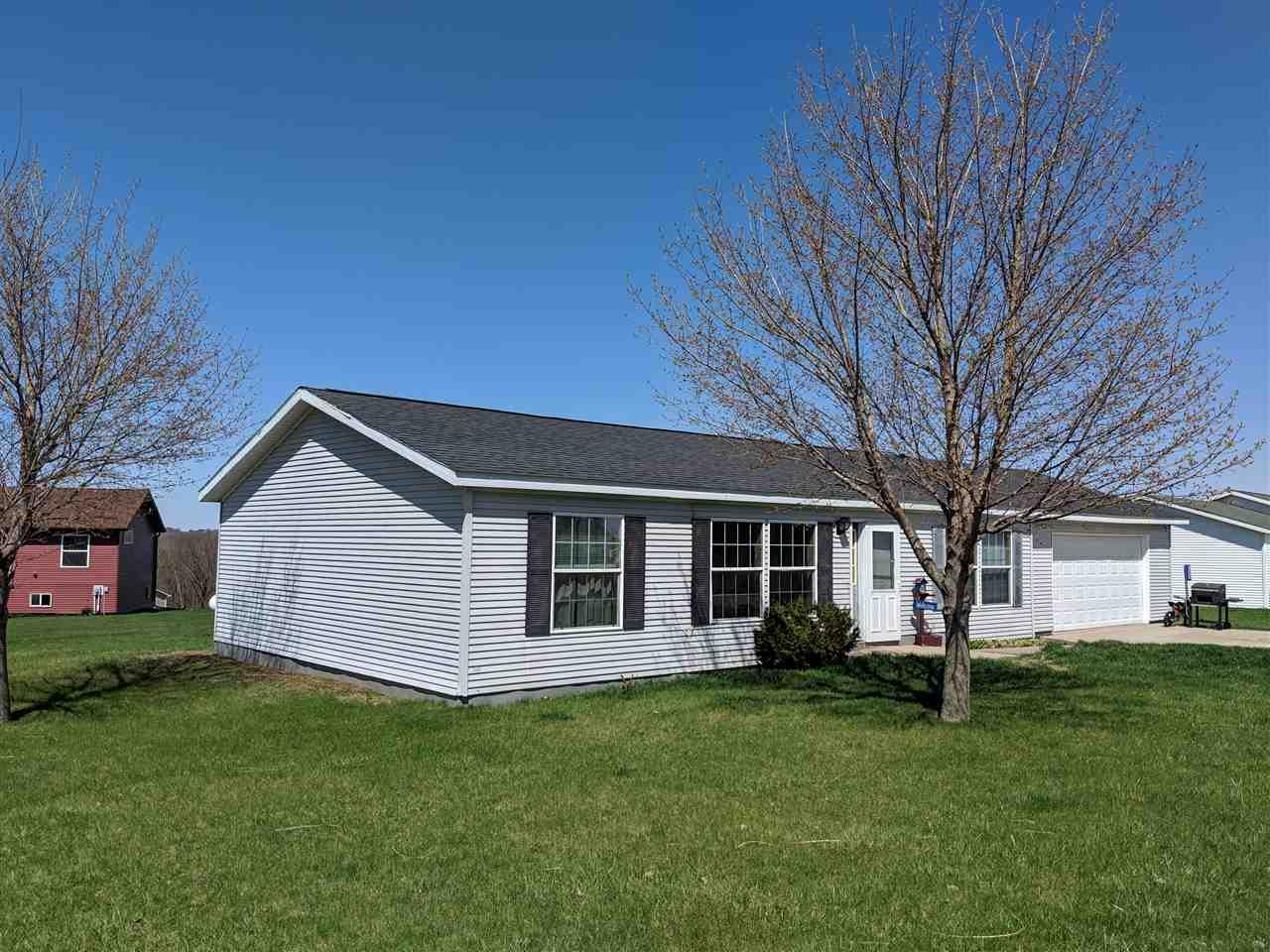 300 Highpointe Loop - Photo 1