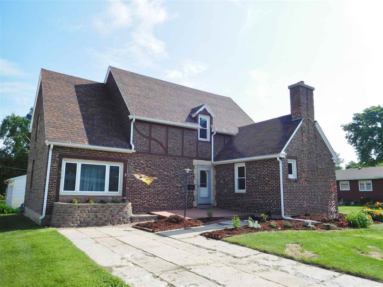 226 7th Avenue East - Photo 1