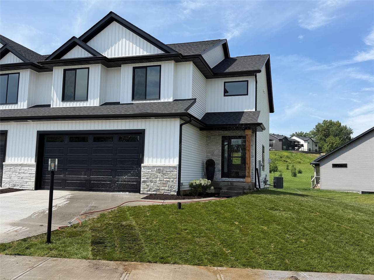 1401 Legend Drive - Photo 1