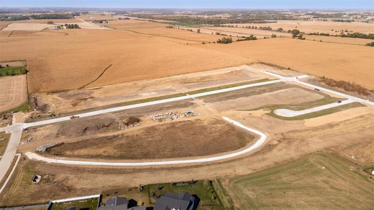 730 17th Avenue Sw - Photo 1