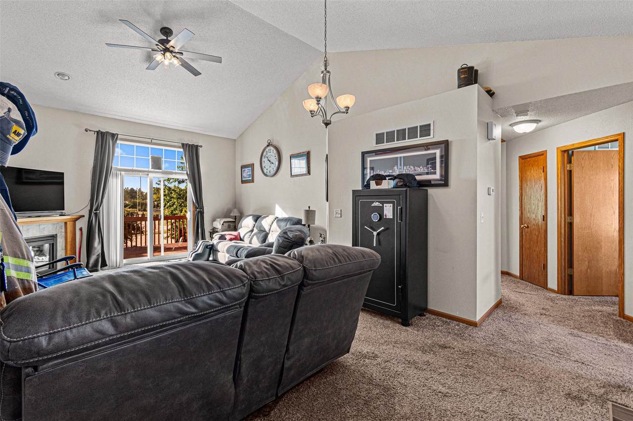 https://bt-photos.global.ssl.fastly.net/cedarrapids/1280_boomver_1_2508498-2.jpg