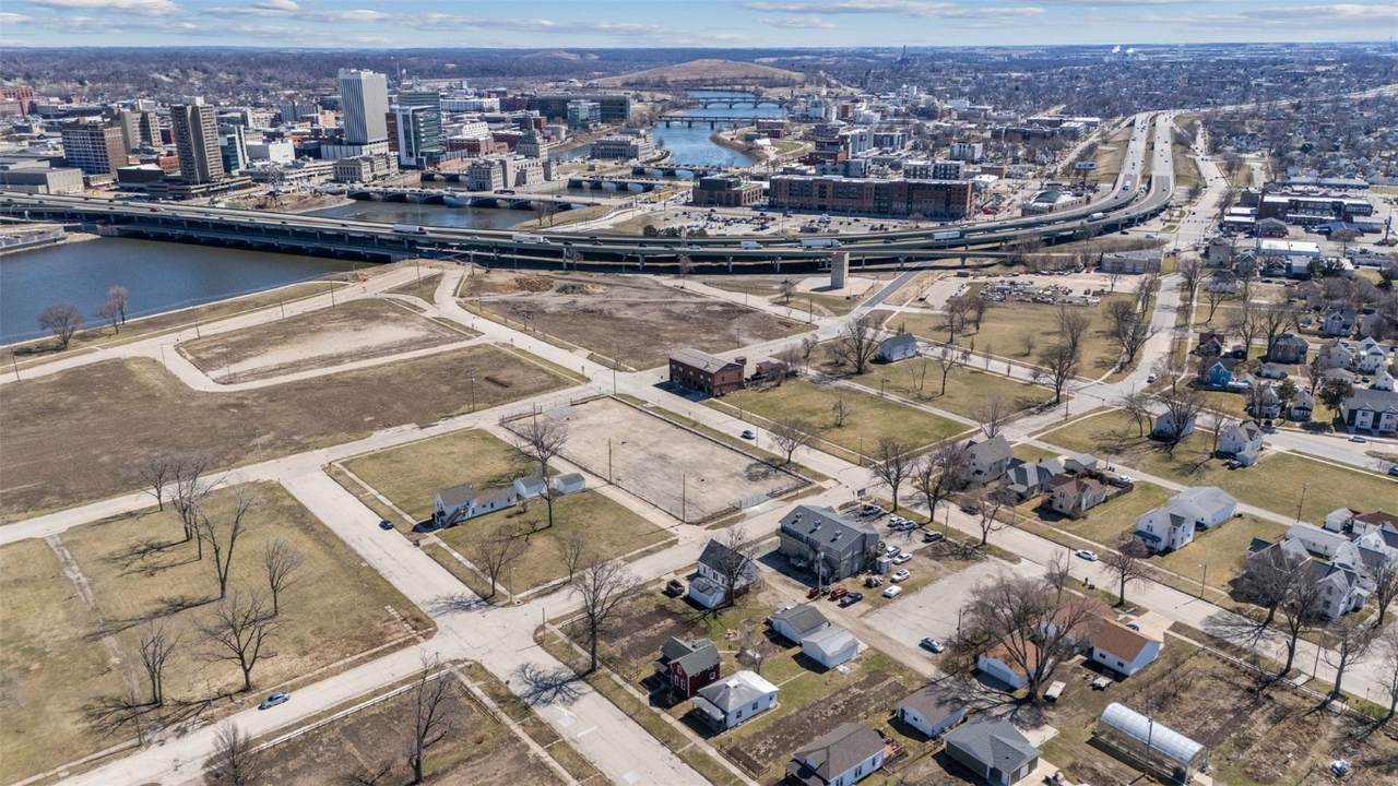 https://bt-photos.global.ssl.fastly.net/cedarrapids/1280_boomver_1_2600239-2.jpg