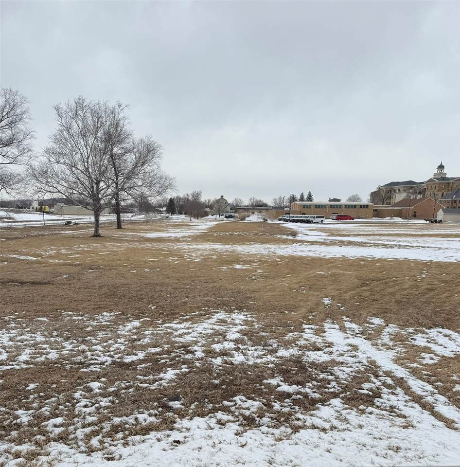 1005 13th Street - Photo 1