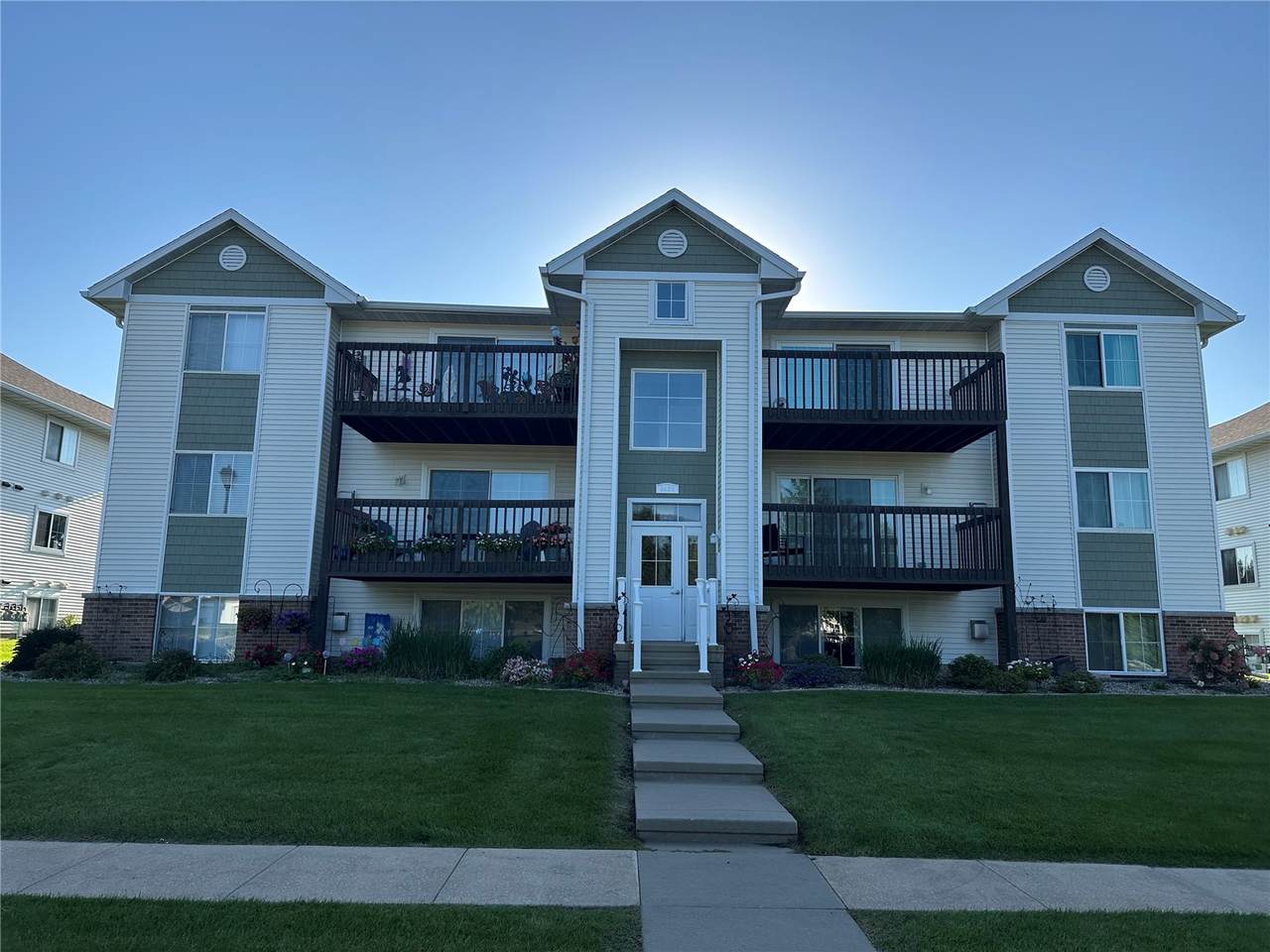 6430 Creekside Drive - Photo 1