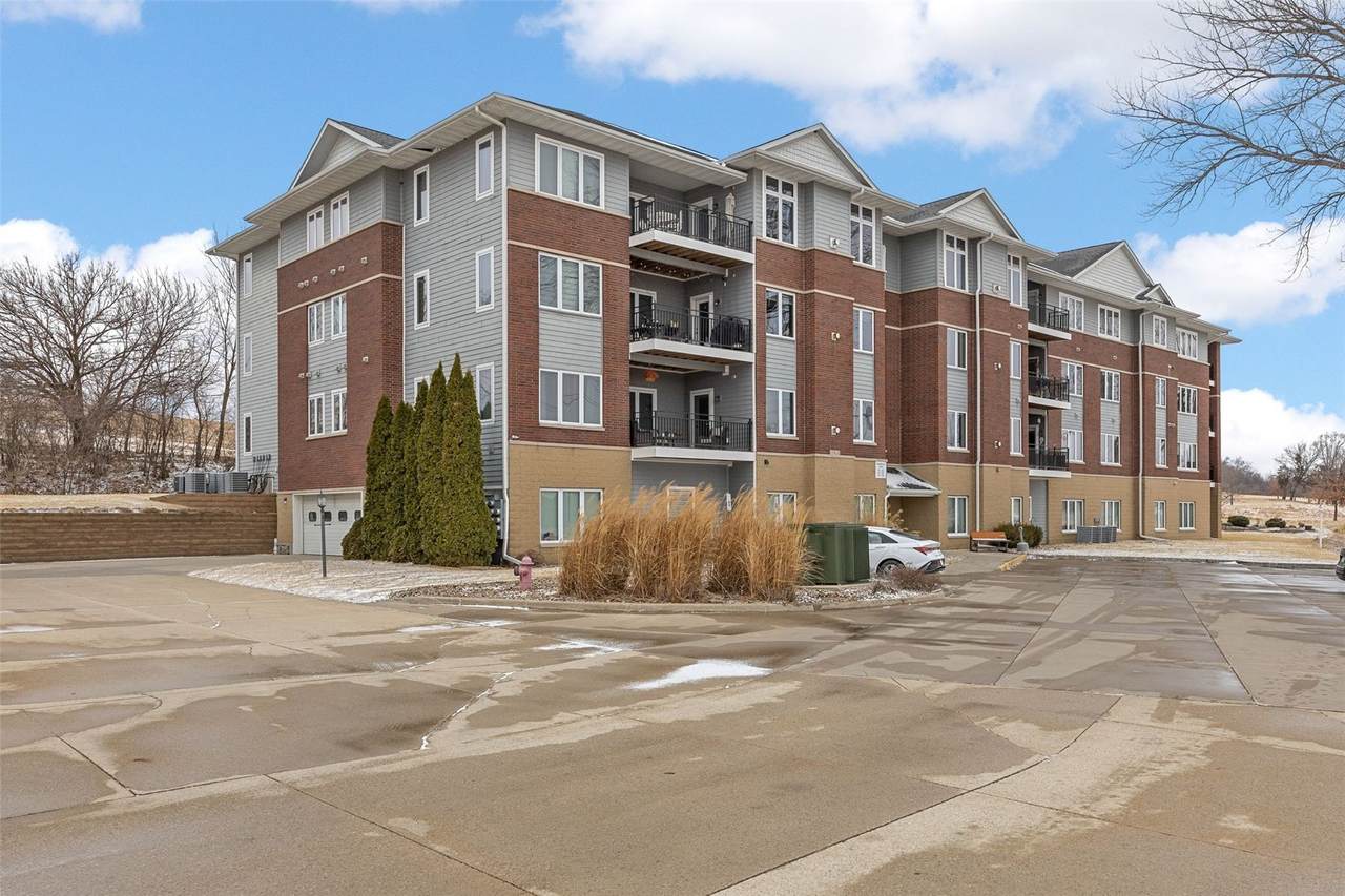 1092 Walnut Ave - Photo 1