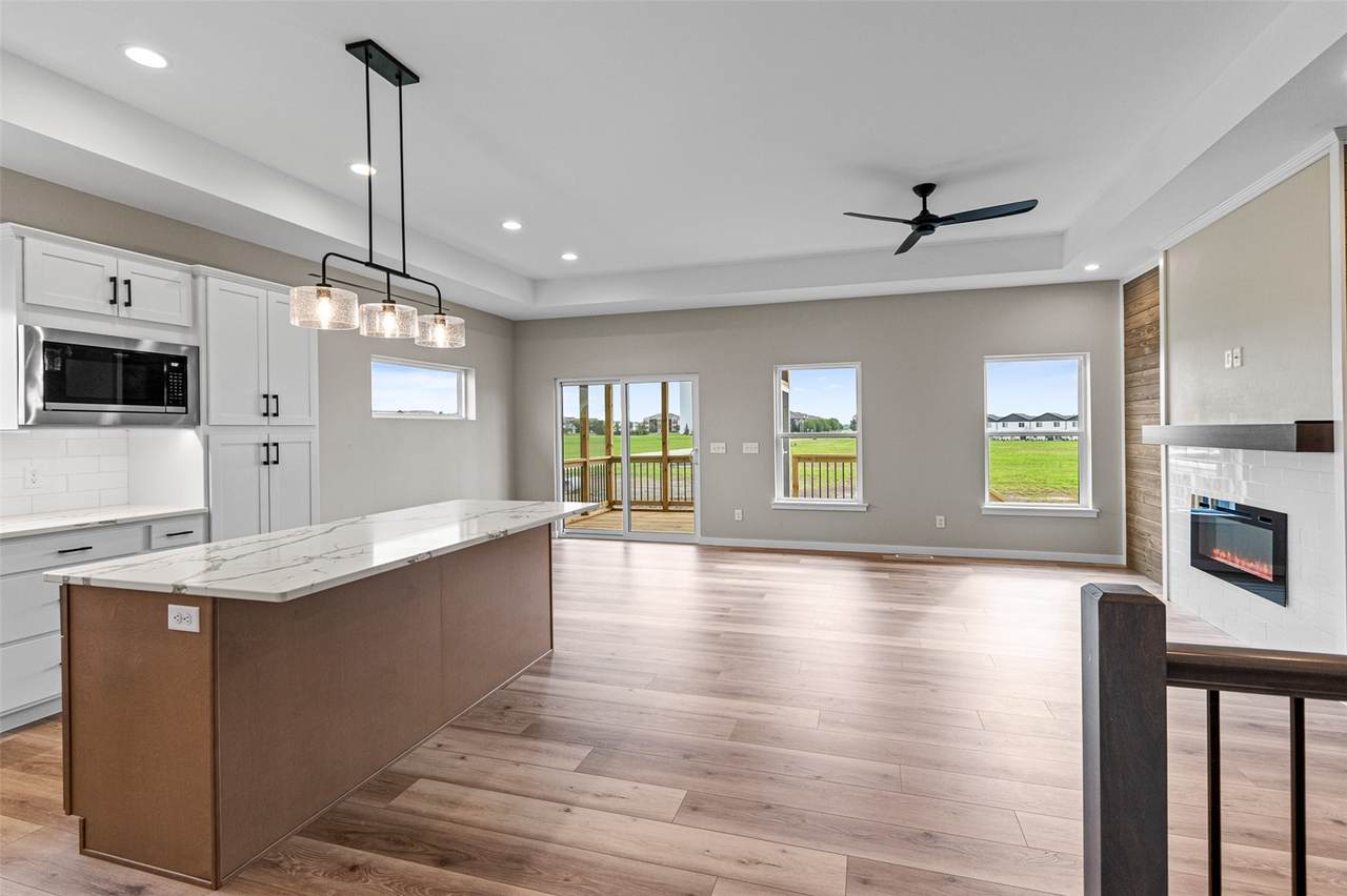 https://bt-photos.global.ssl.fastly.net/cedarrapids/1280_boomver_1_2601278-2.jpg