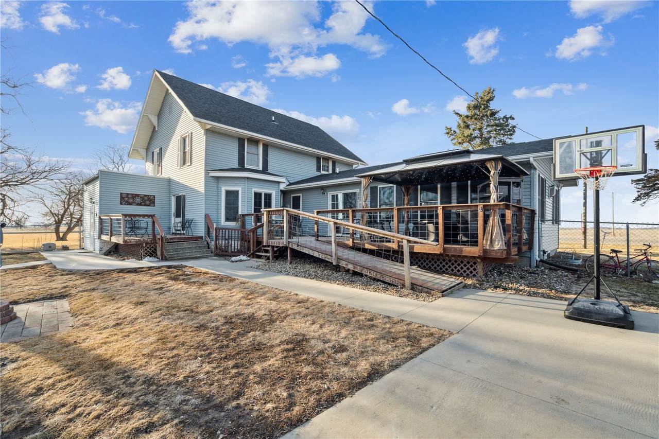 https://bt-photos.global.ssl.fastly.net/cedarrapids/1280_boomver_1_2601391-2.jpg