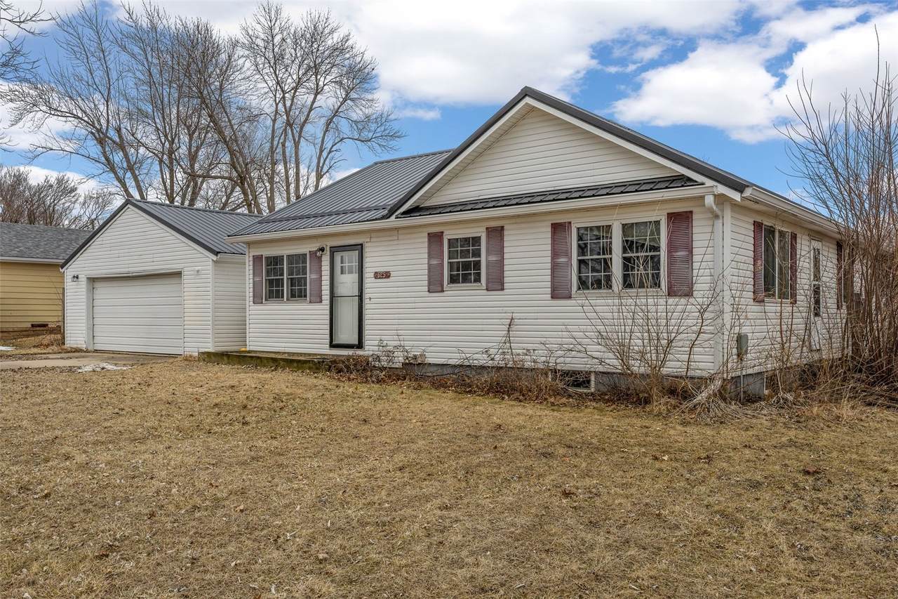 625 Freeseway Drive - Photo 1