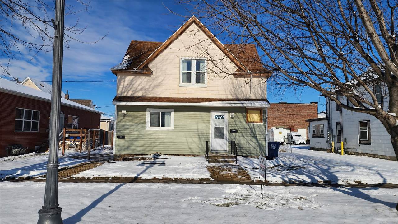 209 5th St W - Photo 1