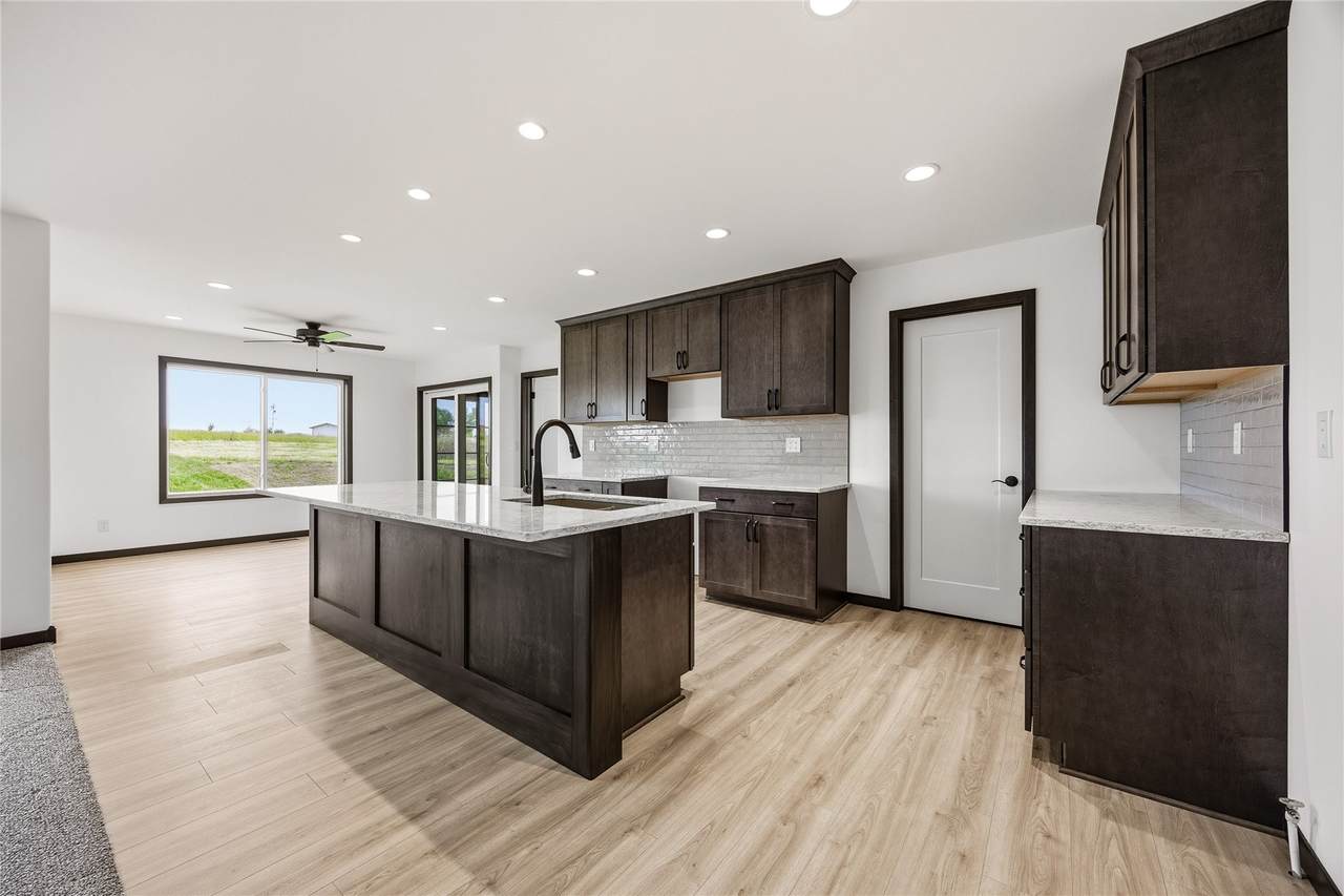 https://bt-photos.global.ssl.fastly.net/cedarrapids/1280_boomver_1_2601820-2.jpg