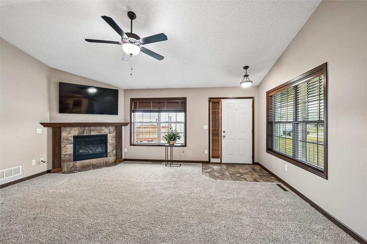 https://bt-photos.global.ssl.fastly.net/cedarrapids/1280_boomver_1_2601826-2.jpg