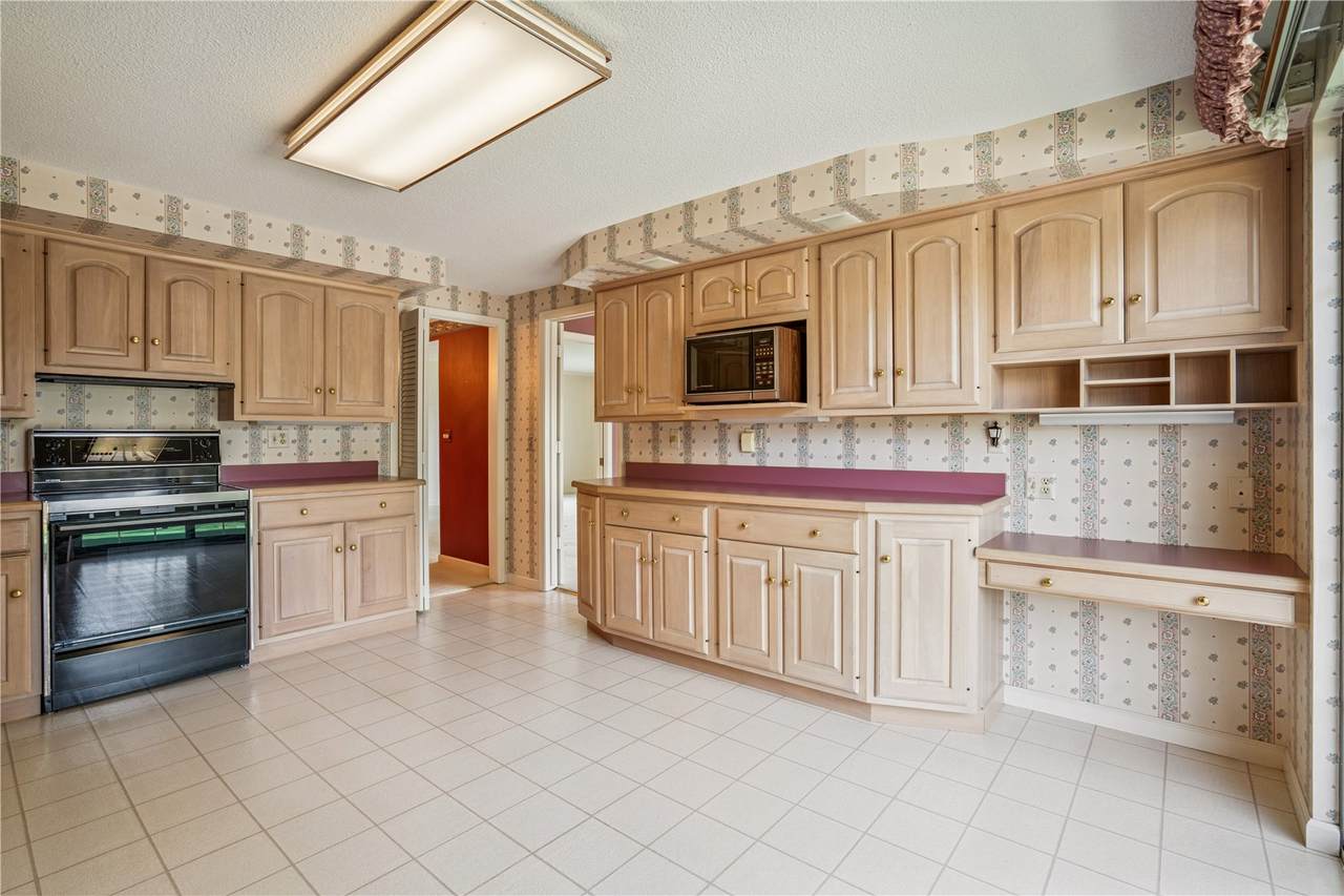 100 Thompson Drive - Photo 1