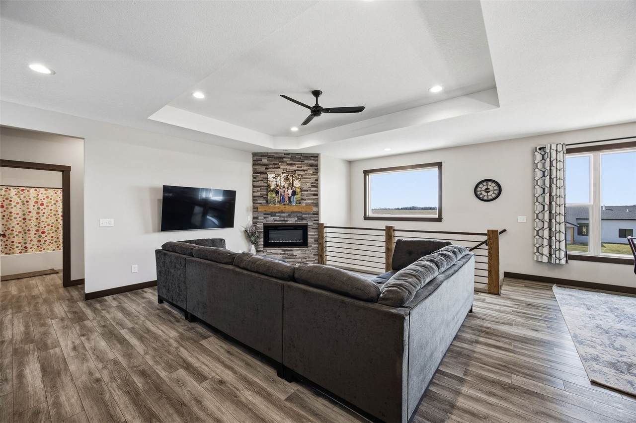 https://bt-photos.global.ssl.fastly.net/cedarrapids/1280_boomver_1_2601964-2.jpg