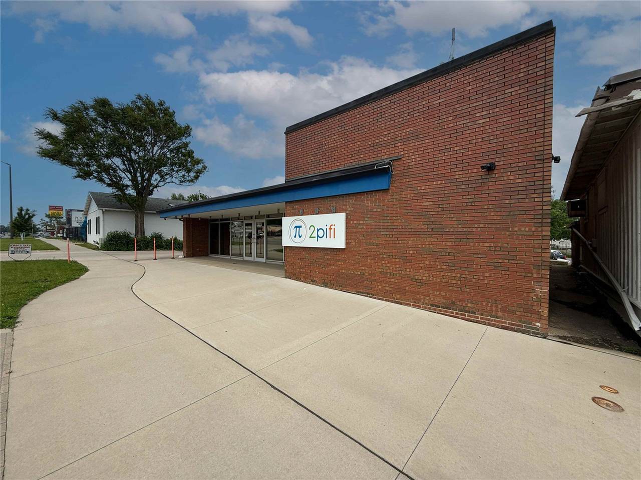 https://bt-photos.global.ssl.fastly.net/cedarrapids/1280_boomver_1_2602029-2.jpg