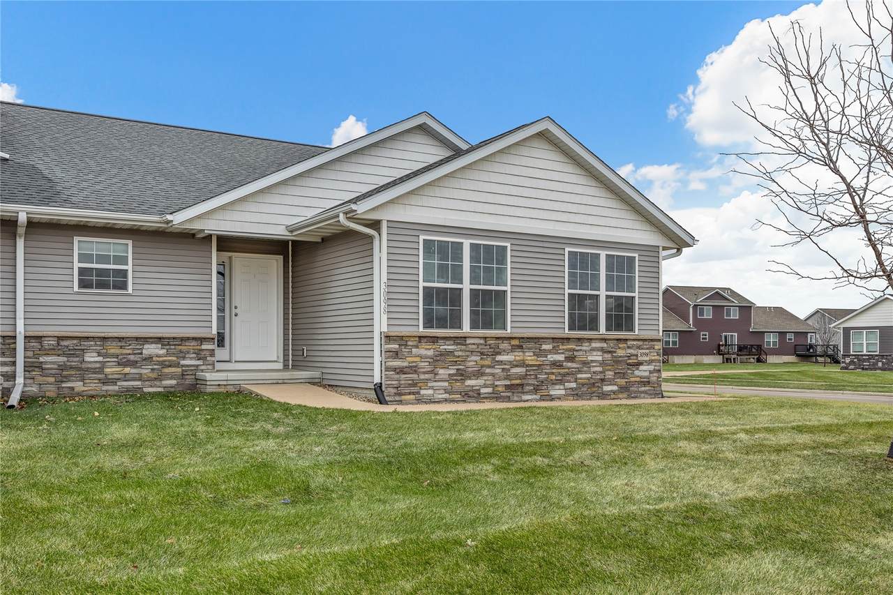 3098 Sherwood Drive - Photo 1