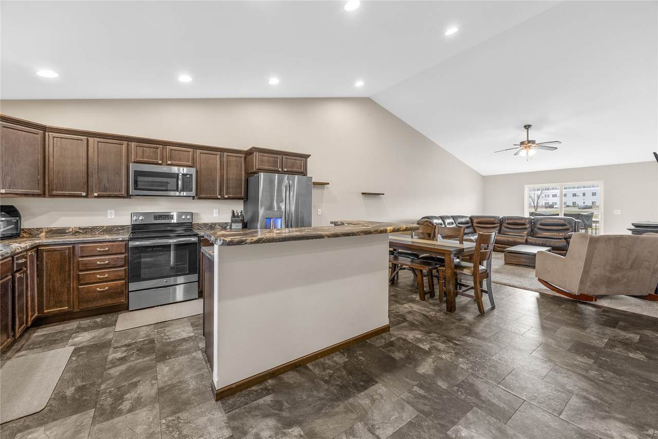 https://bt-photos.global.ssl.fastly.net/cedarrapids/1280_boomver_1_2602085-2.jpg