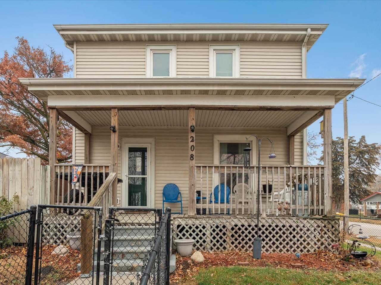 208 E South St - Photo 1