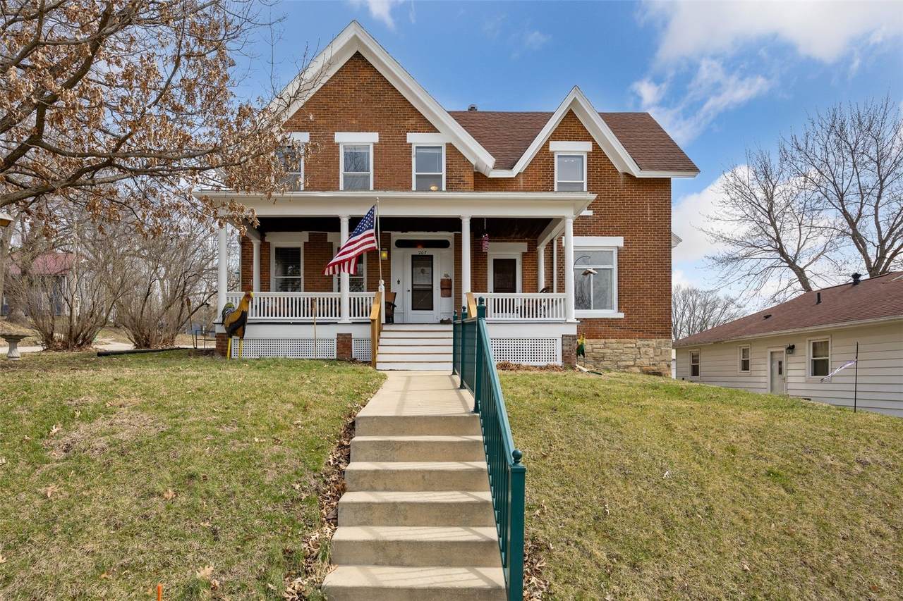 207 Davis Street - Photo 1