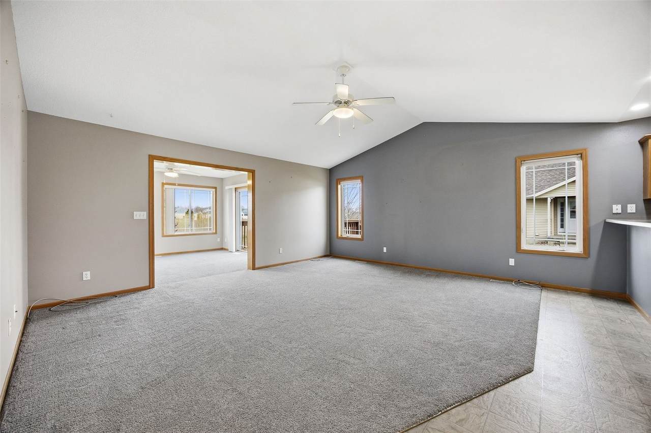 https://bt-photos.global.ssl.fastly.net/cedarrapids/1280_boomver_1_2602202-2.jpg