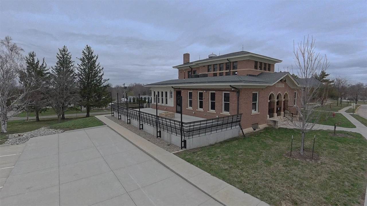 916 9th Street - Photo 1