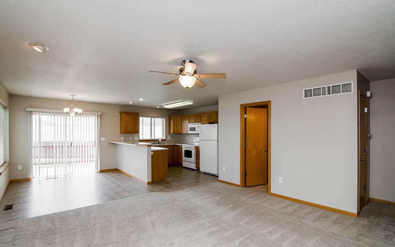 https://bt-photos.global.ssl.fastly.net/cedarrapids/1280_boomver_1_2602294-2.jpg