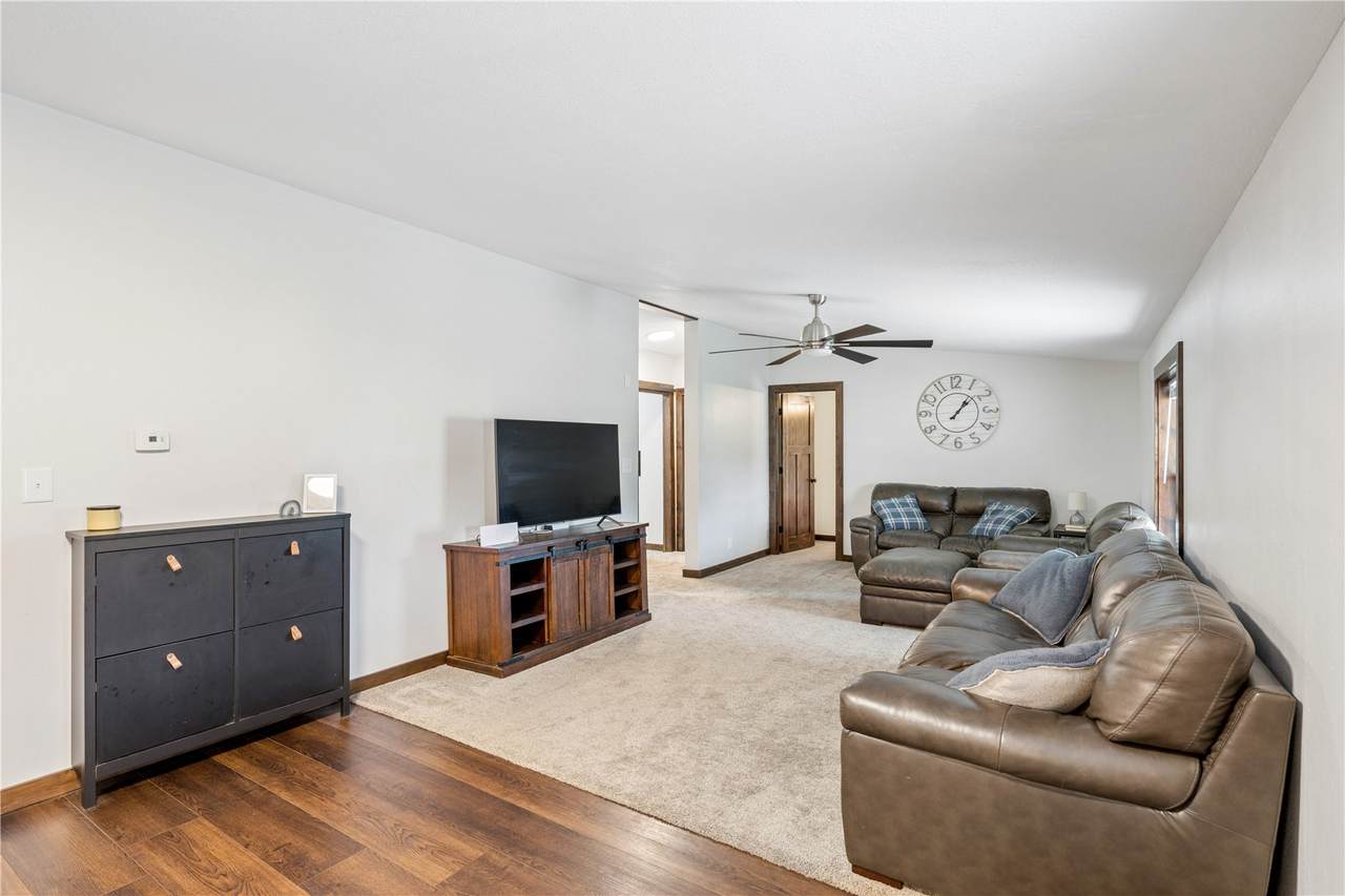 https://bt-photos.global.ssl.fastly.net/cedarrapids/1280_boomver_1_2602310-2.jpg