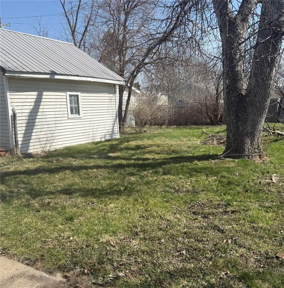 https://bt-photos.global.ssl.fastly.net/cedarrapids/1280_boomver_1_2602317-2.jpg