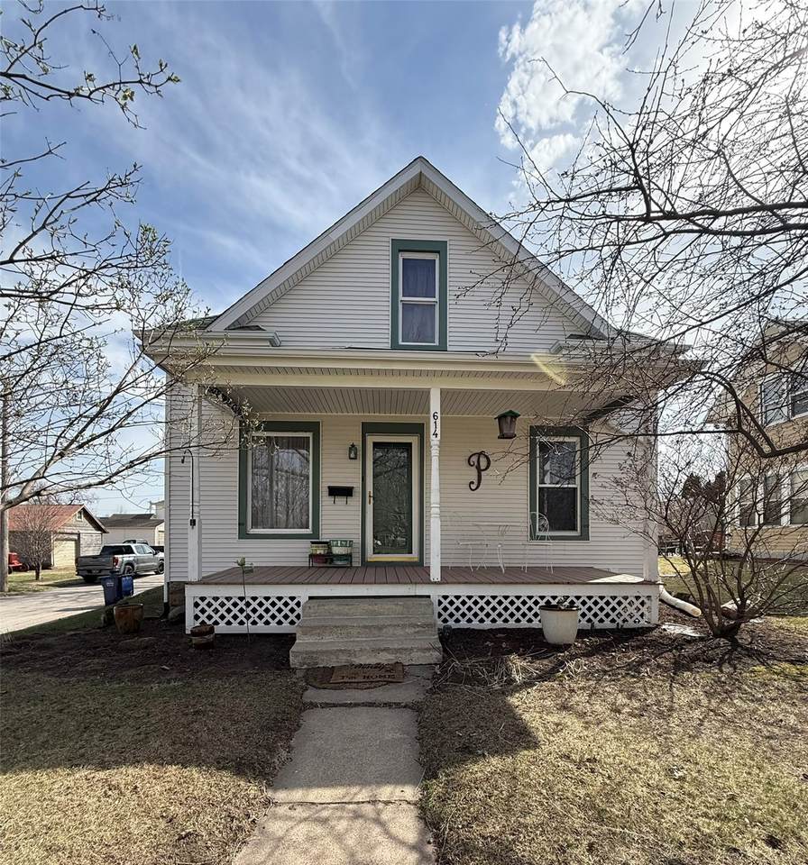 614 4th Street - Photo 1
